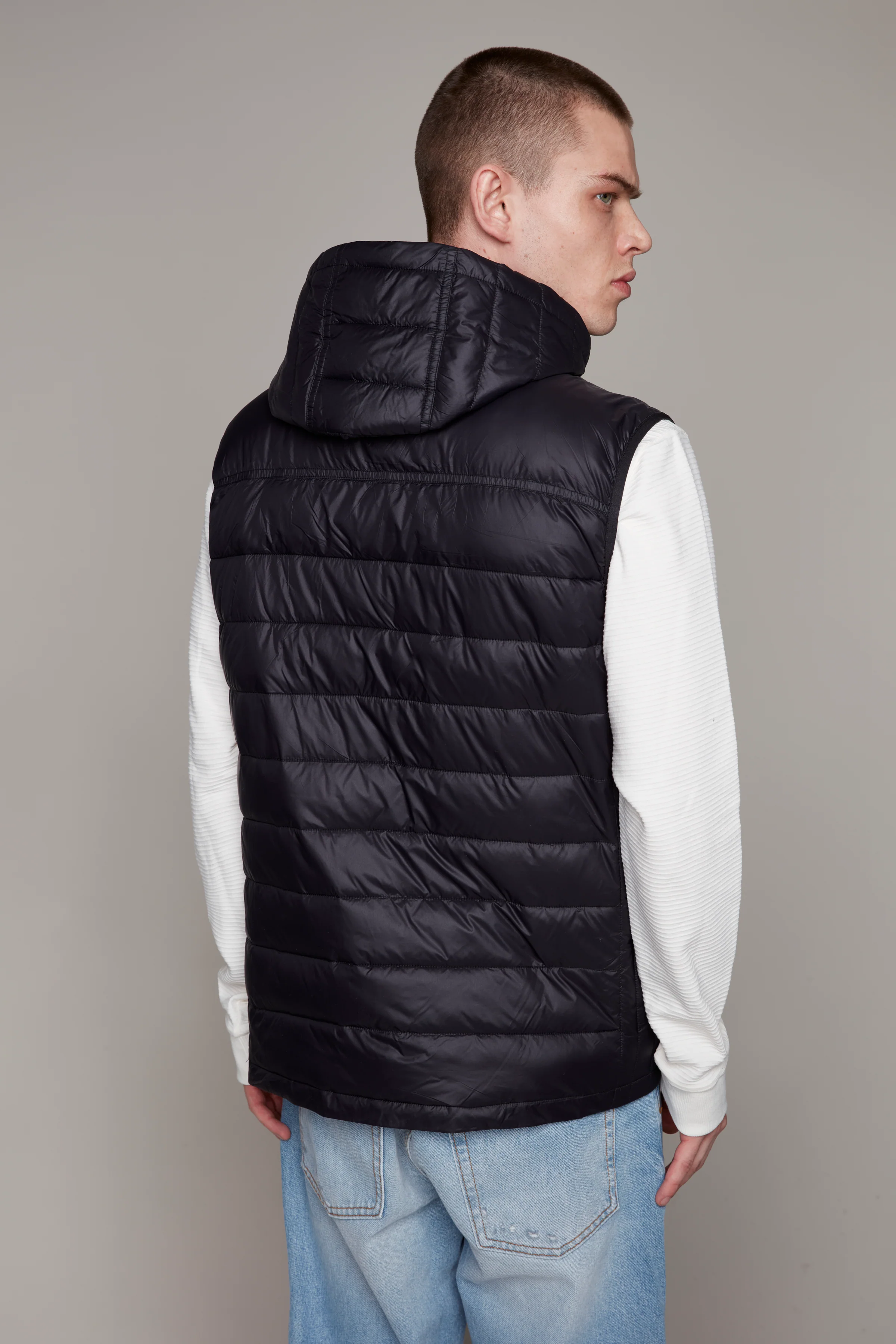 LEVI VEST - Image 4
